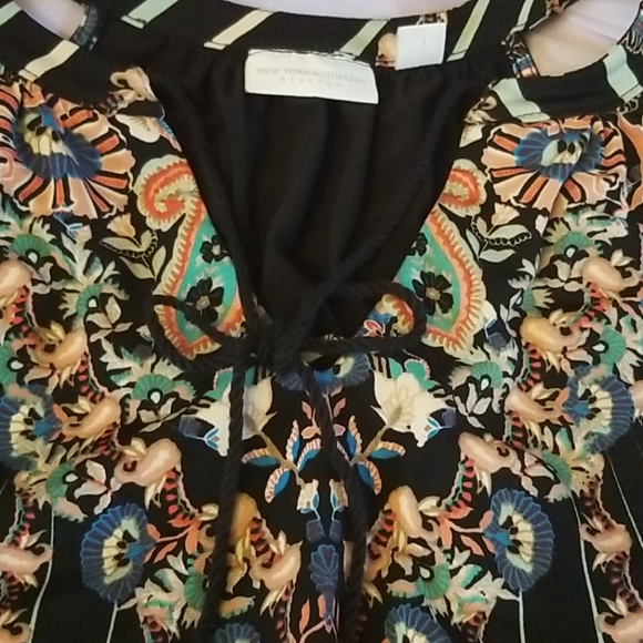 Women's Paisly and Floral Pattern Fancy Tank Top - Picture 2 of 5